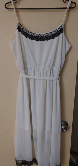 Suzy Shier size XL off-white with black lace never worn - Picture 2 of 2